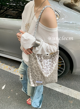 韩系高级感灰色豹纹帆布包女