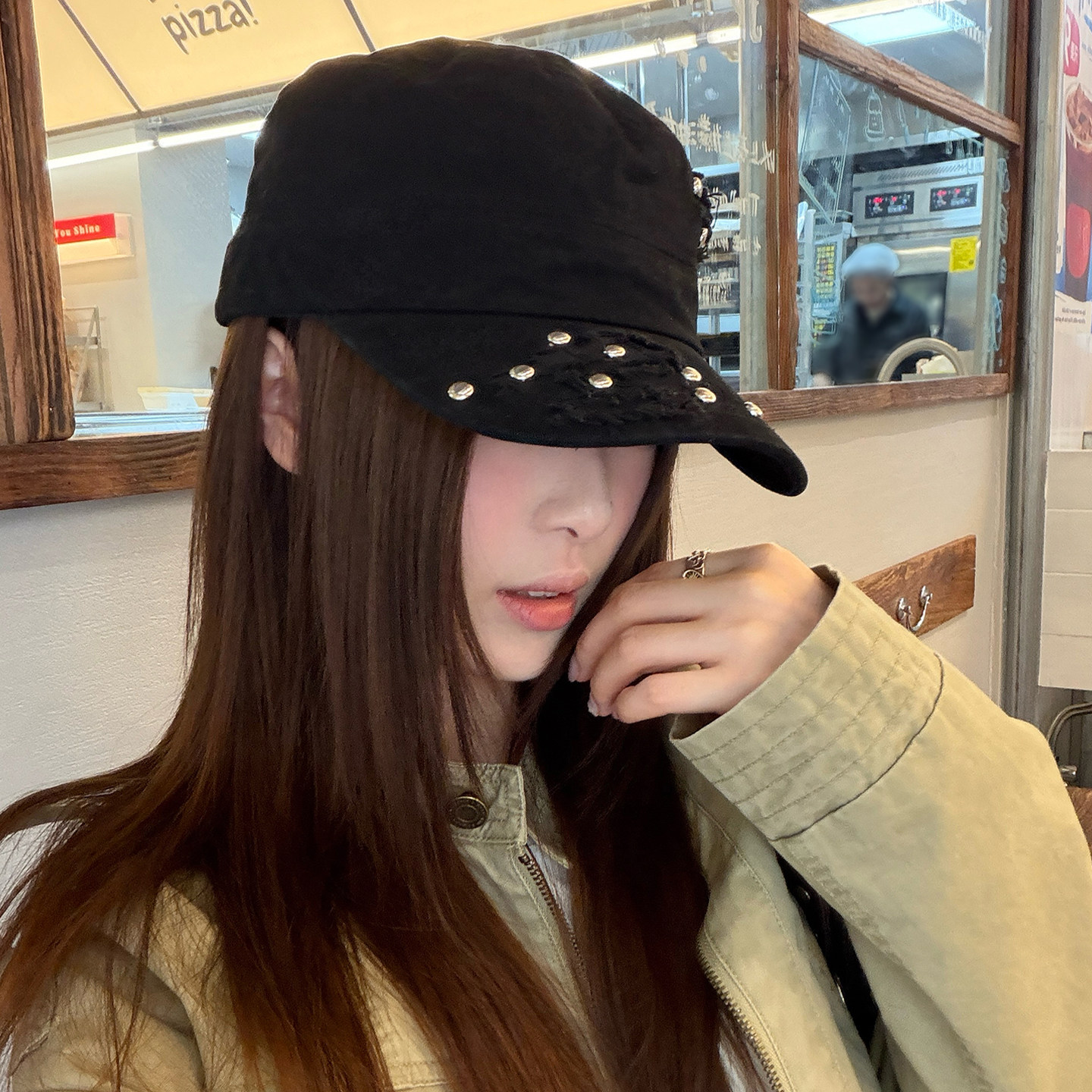 美式朋克风做旧破洞铆钉鸭舌帽子设计感遮阳棒球帽防晒通勤平顶帽