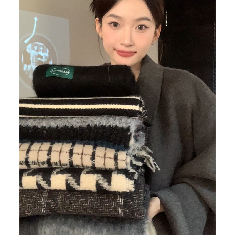 黑色格子针织毛线格子围巾女2025新款高级感围脖披肩保暖加厚小众