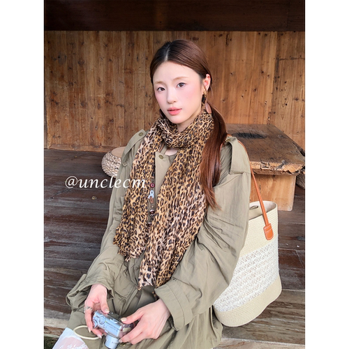 高级感文艺风豹纹薄款系脖丝巾