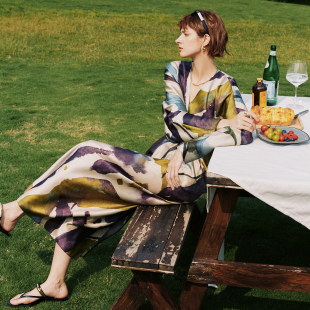 立裁V领蝙蝠袖 桑蚕丝珍珠缎 收腰真丝印花连衣裙 艺术氛围拉满