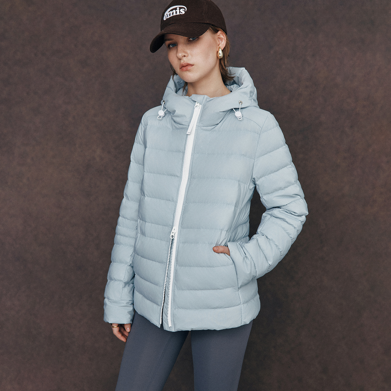 连帽排骨绗缝收腰轻薄羽绒服