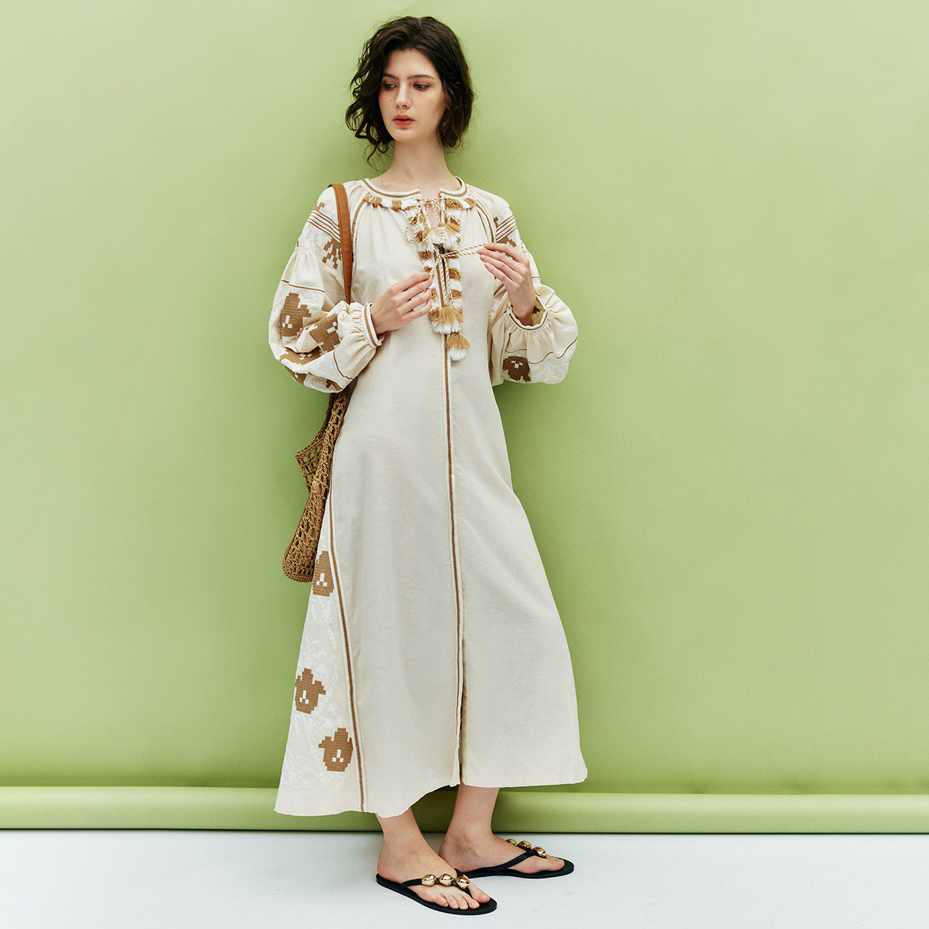 现货【苗绣桃花绣】95萬针高精度刺绣 圆领灯笼袖流苏绣花连衣裙