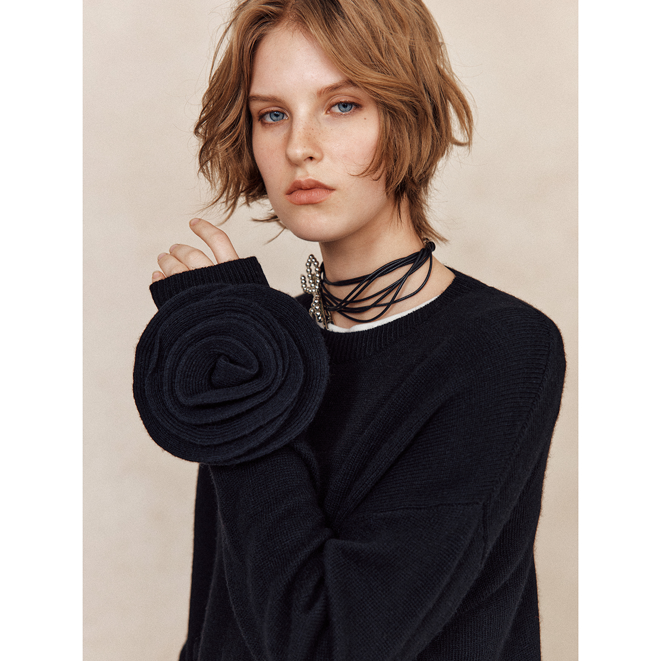 立体花朵装饰优雅通勤针织衫毛衣