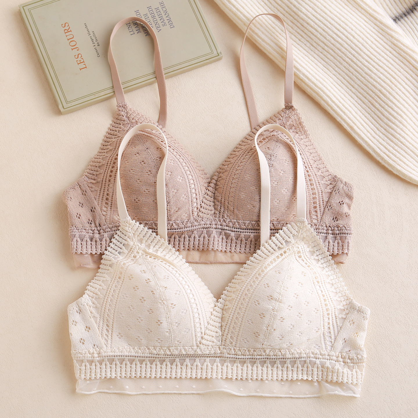 法式蕾丝女士内衣舒适无钢圈小胸上托聚拢不空杯三角杯薄款文胸罩