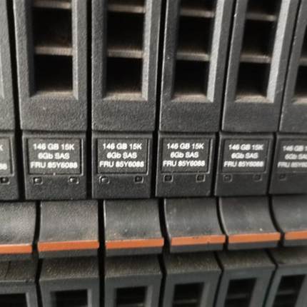 IBM Storwize V7000 Gen1 3251 85Y6088 146G 15K SAS 2.5 6G