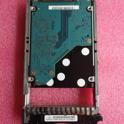 IBM 1885 44V6833 44V6838 300G 00E6167 74Y7437  P720 硬盘