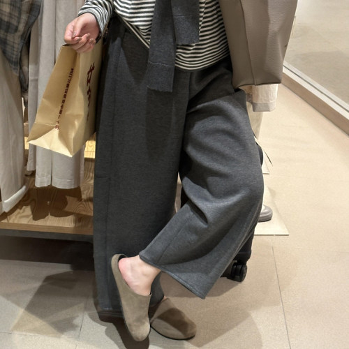 灰色奶皮裤精致小个子穿搭