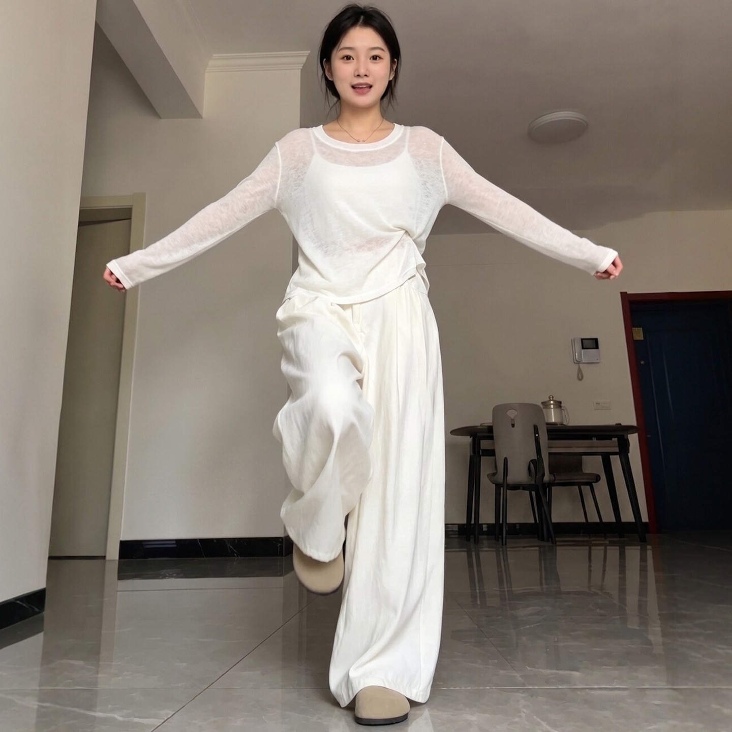 白色奶芙松弛感梨型身材裤子图片