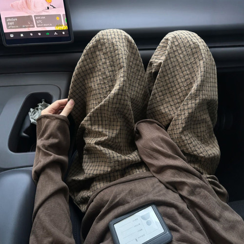 松弛慵懒感是咖色格子给的！！