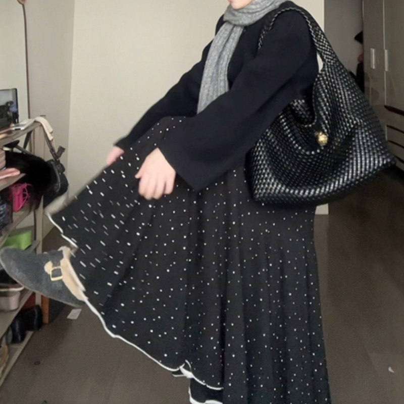 穿上硬控我一天的大摆波点裙！