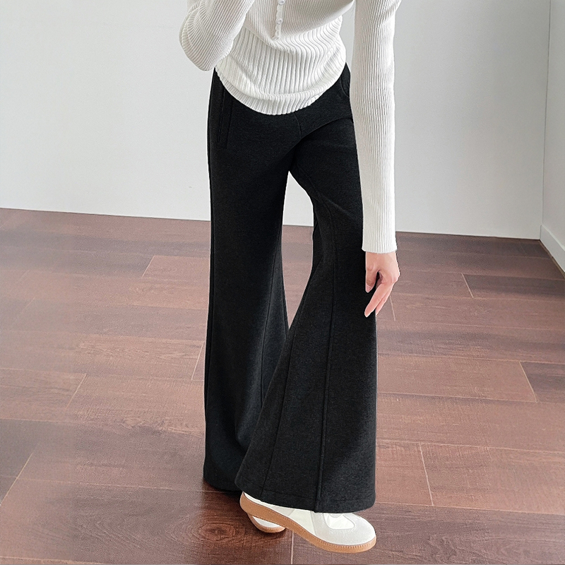 冬季谁穿谁夸的不贴腿微喇裤！