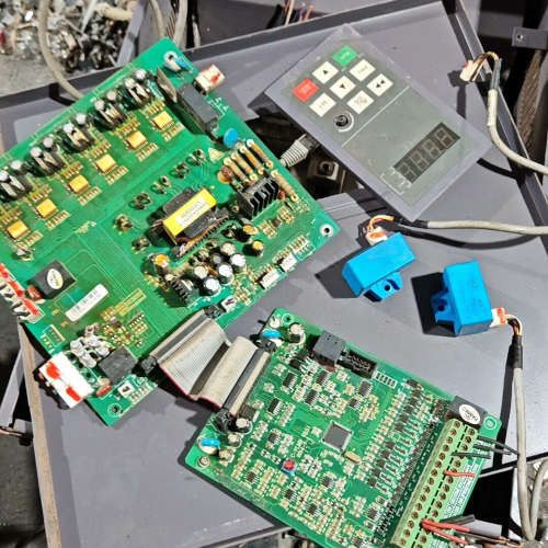 易能ED3100-4T0300M/4T0370EP，60A/