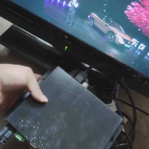 ZC-328 工控机， RK3288主控。内存4GB+128