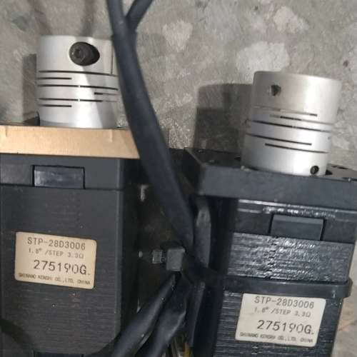 信浓步进电机STP-28D3006，1.8度/步，3.3欧姆