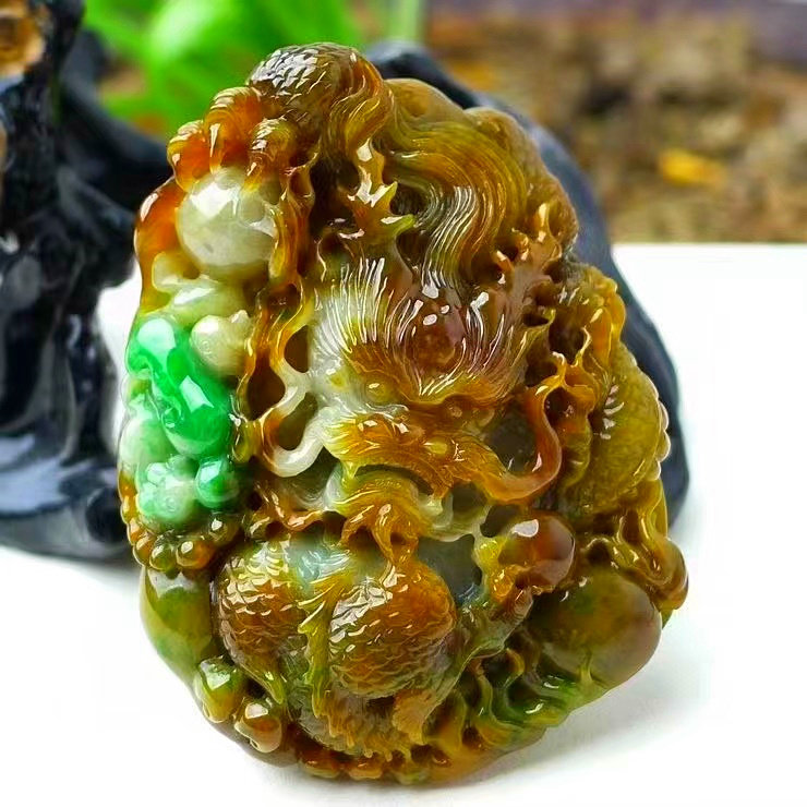 天然缅甸翡翠A货，精美水润，双彩黄加绿龙牌吊坠