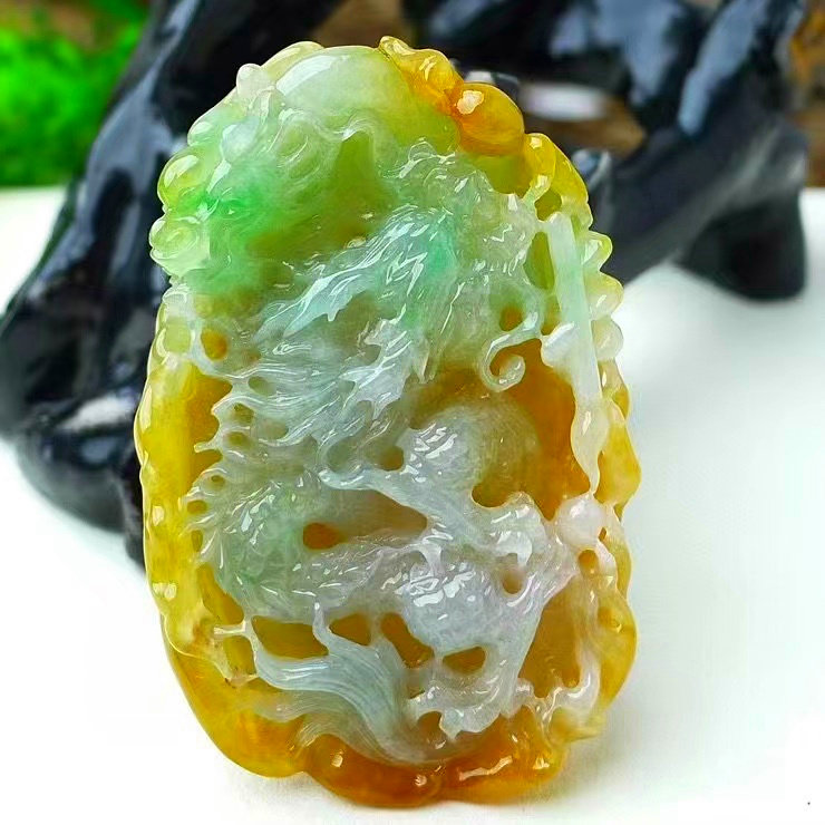 天然A货缅甸翡翠 精美水润 三彩黄加绿龙牌 龙腾盛世 玉质细腻