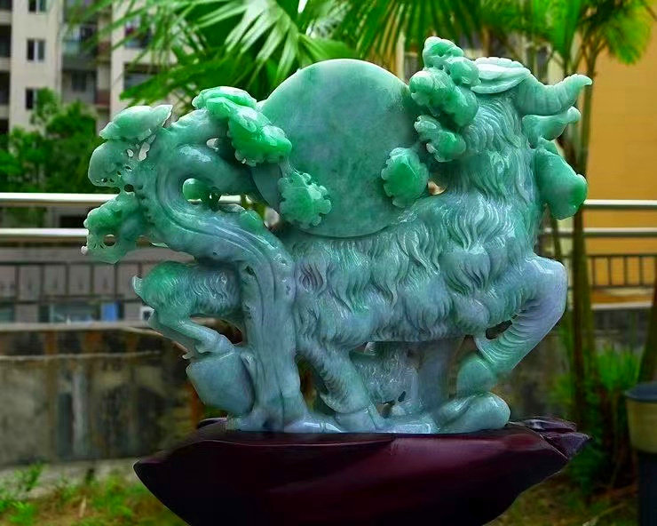 天然缅甸翡翠A货绿色羊摆件 精美水润 三羊开泰 洋洋如意