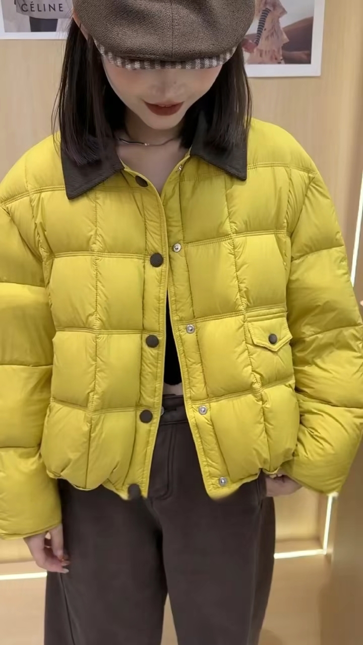 2025冬韩版时尚翻领撞色泡芙短款羽绒服女方块加保暖面包服外套潮