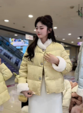 2025年冬新款贵气韩版时尚拼接立领精致扣国风短款羽绒服外套9565