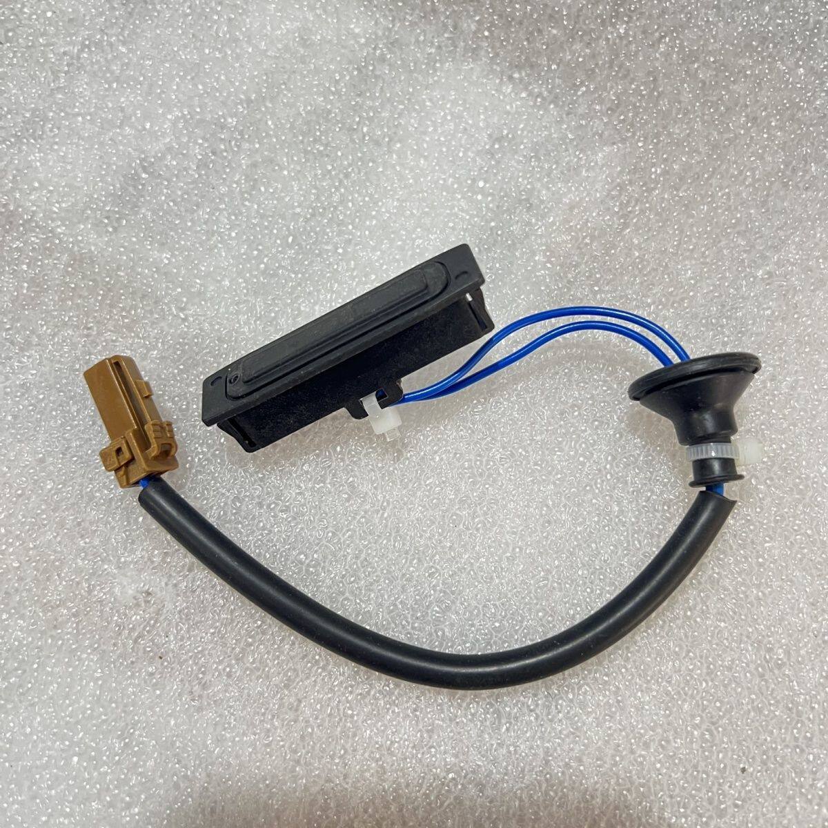 适用于东风风神S30 H30 CROSS 后备箱盖开关 尾门开关 背门开关