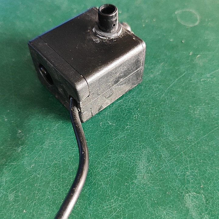二手直流无刷小水泵DC5V到DC12V通用鱼缸水族静音假山桌面工艺品
