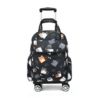 Чернокожие кошка с универсальным колесом