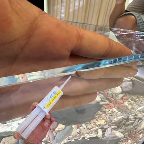 厚玻璃崩边缺角填充修复胶水透明