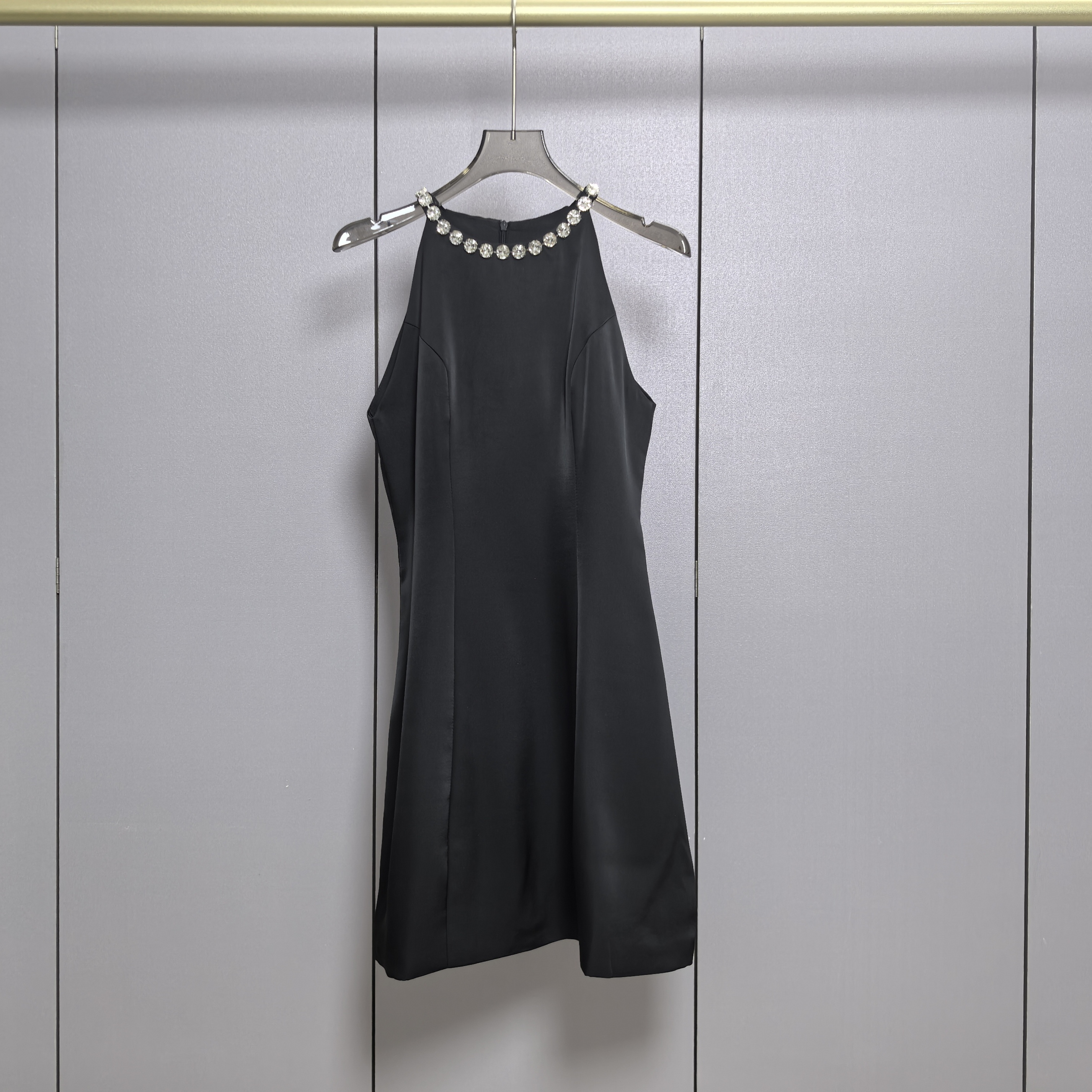 优雅镶钻圆领百搭A字无袖连衣裙