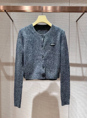 2025年冬季新款圆领拼接单排扣两件套吊带针织开衫女上衣XRJ6M14D