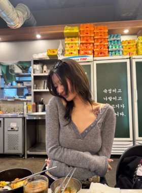 FOURFORTY V-FRONT&U-BACK CROWN SWEATER 韩系纯欲V领 内搭毛衣