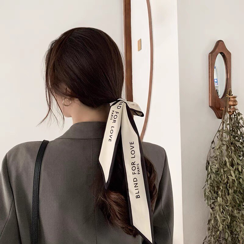 痴迷于爱法式高级感字母窄长丝巾极简复古ins风温柔优雅绑发飘带