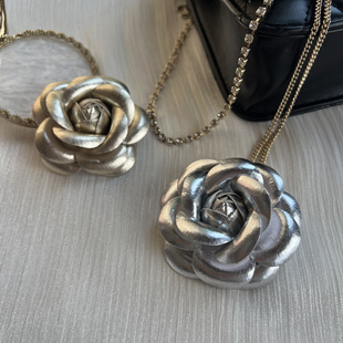 miu系千金～法式高级感小香风山茶花胸针皮花复古百搭配饰领花