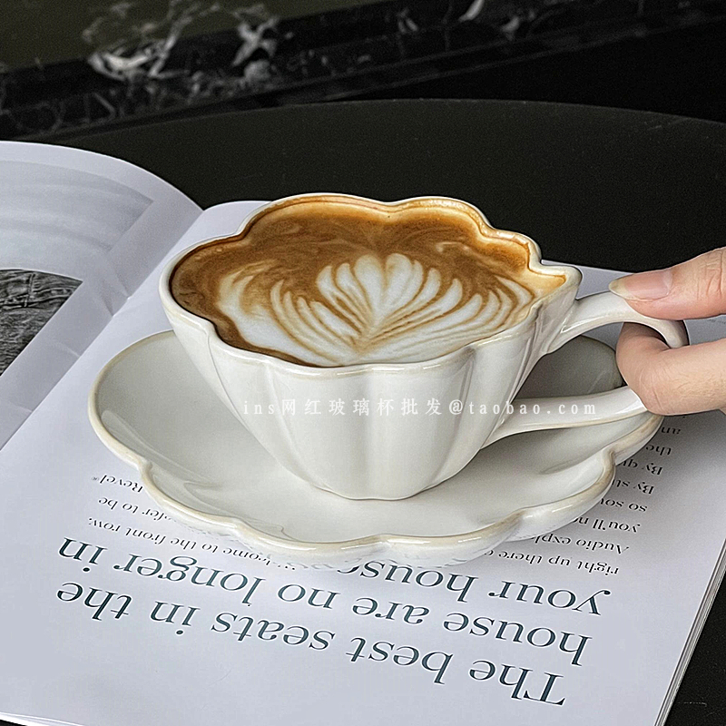 设计感陶瓷咖啡杯碟欧式白色云朵