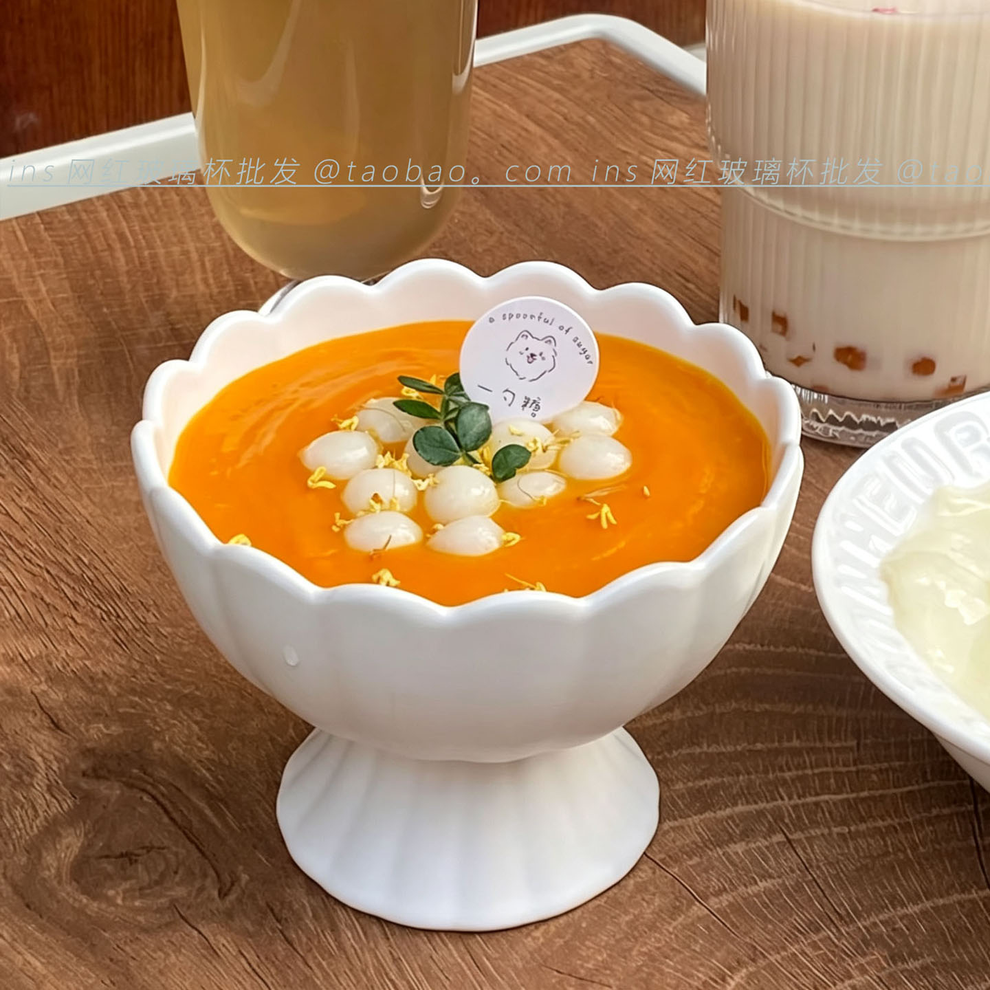 复古花边陶瓷高脚甜品碗