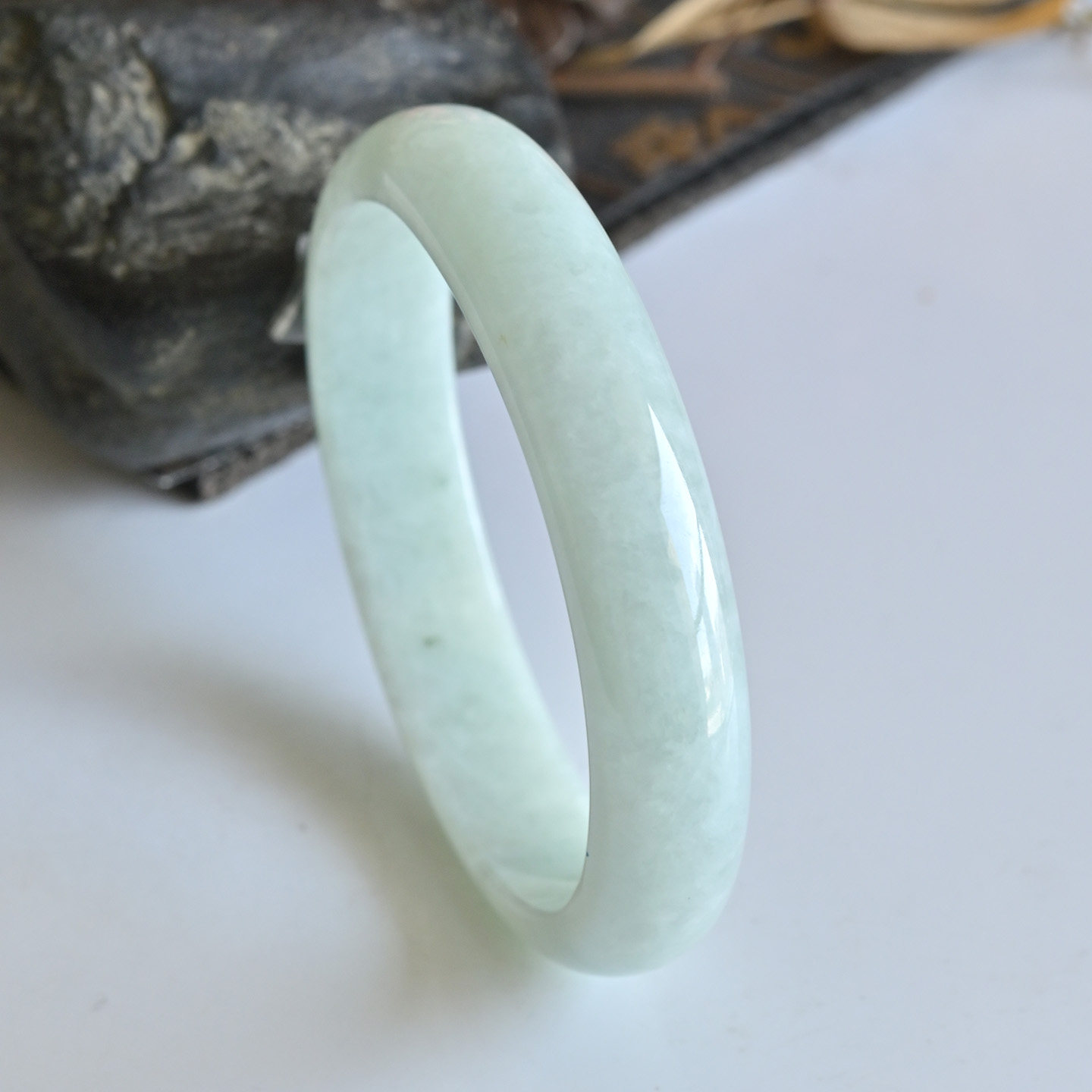 清仓天然a货翡翠手镯冰糯种淡绿玉镯子女56椭圆缅甸玉手镯贵妃镯