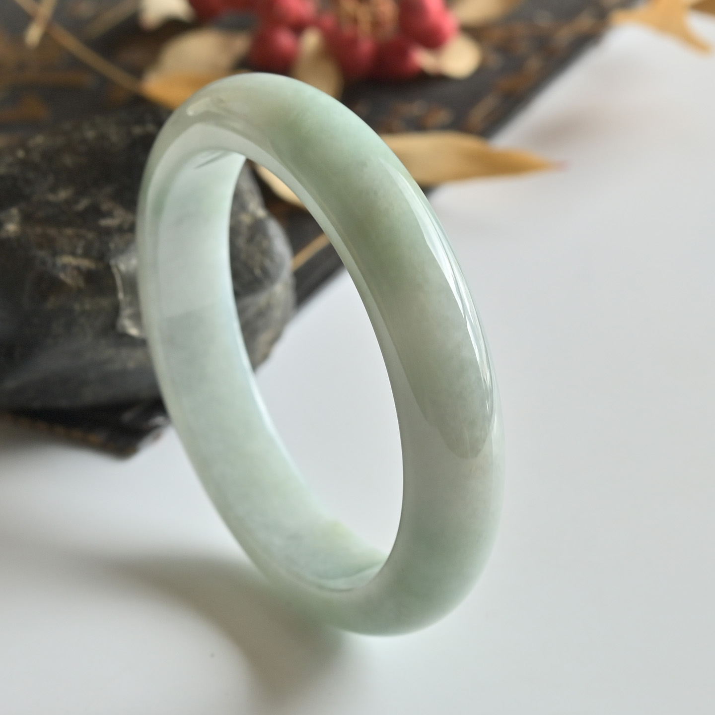 清仓天然A货翡翠手镯冰糯种浅绿玉镯子女款56.5老坑缅甸玉石手镯