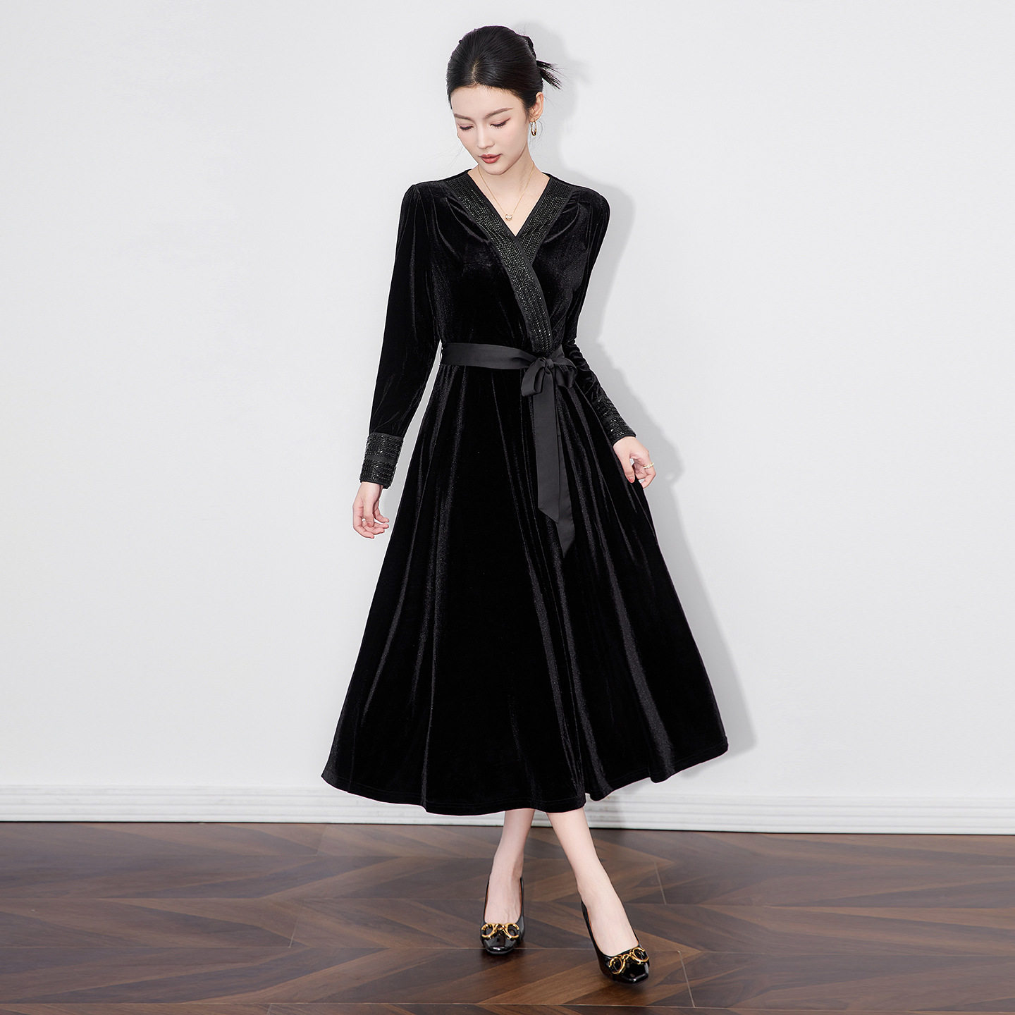 SZMLZD莉莉轻奢重工钉珠金丝绒连衣裙收腰大摆华丽宴会礼服气质女