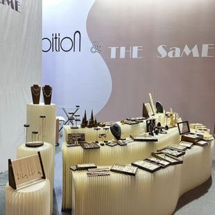 服饰包摆台橱窗摆件直播间商品陈列台婚庆路引展示架中岛台罗马柱