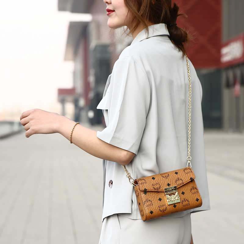 小包包女2020春夏新款韩版ins超火网红链条锁扣印花斜跨小方包潮