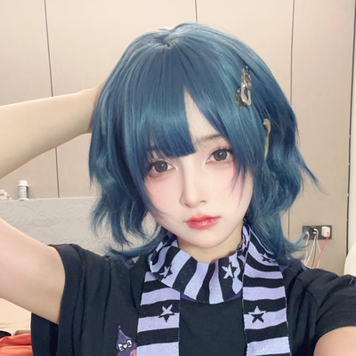 日系男女中性蓝色狼尾鲻鱼头短发