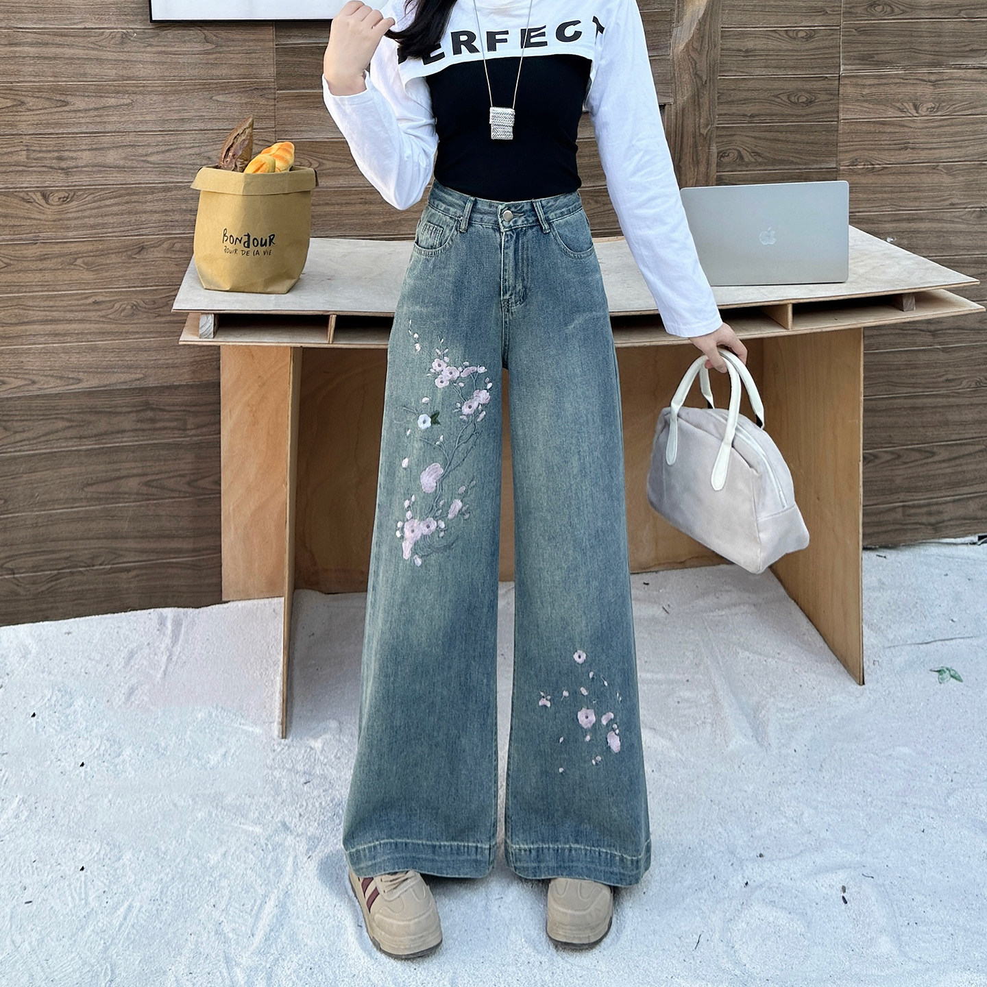 2026春秋季国风复古刺绣牛仔阔腿裤女显瘦小众设计感显瘦阔脚裤