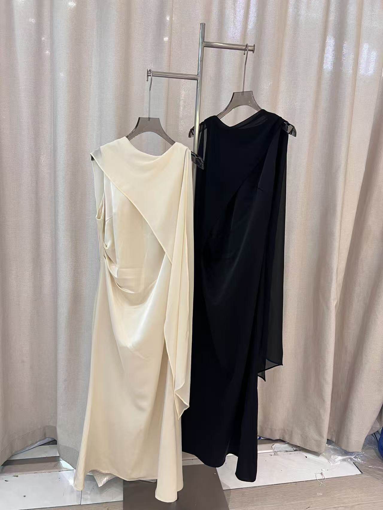 连衣裙女2025春夏极简显瘦i字露背晚礼服无袖A字裙过膝长裙子