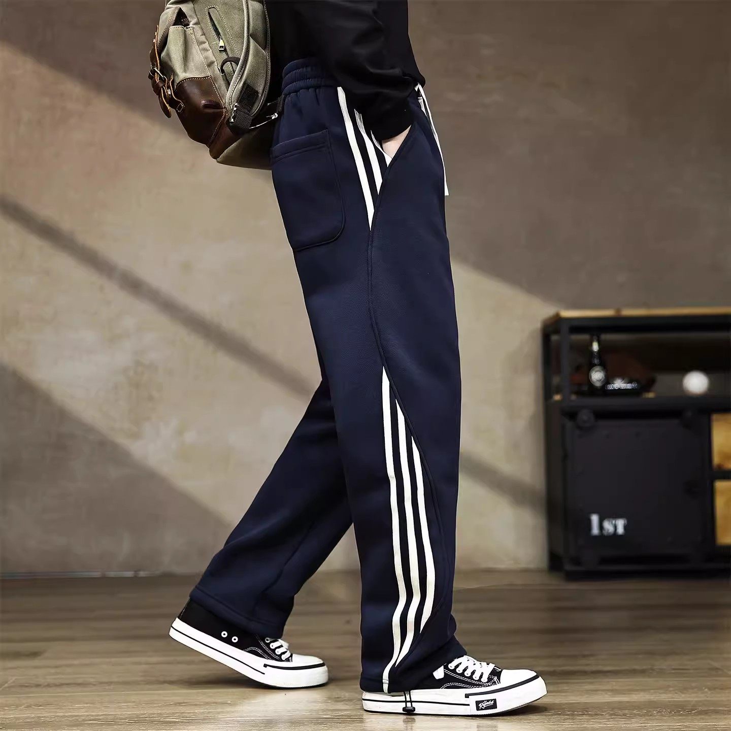 新款加绒冬季三条杠情侣休闲裤男宽松2025直筒卫裤秋冬季运动裤子