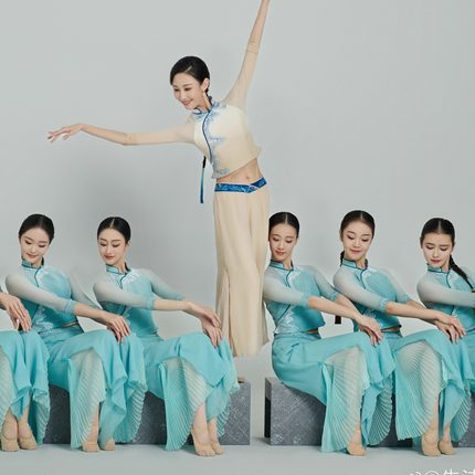 新款春晚碇步桥舞蹈服演出服云水谣水清悠悠摇篮谣舞古典舞中国风