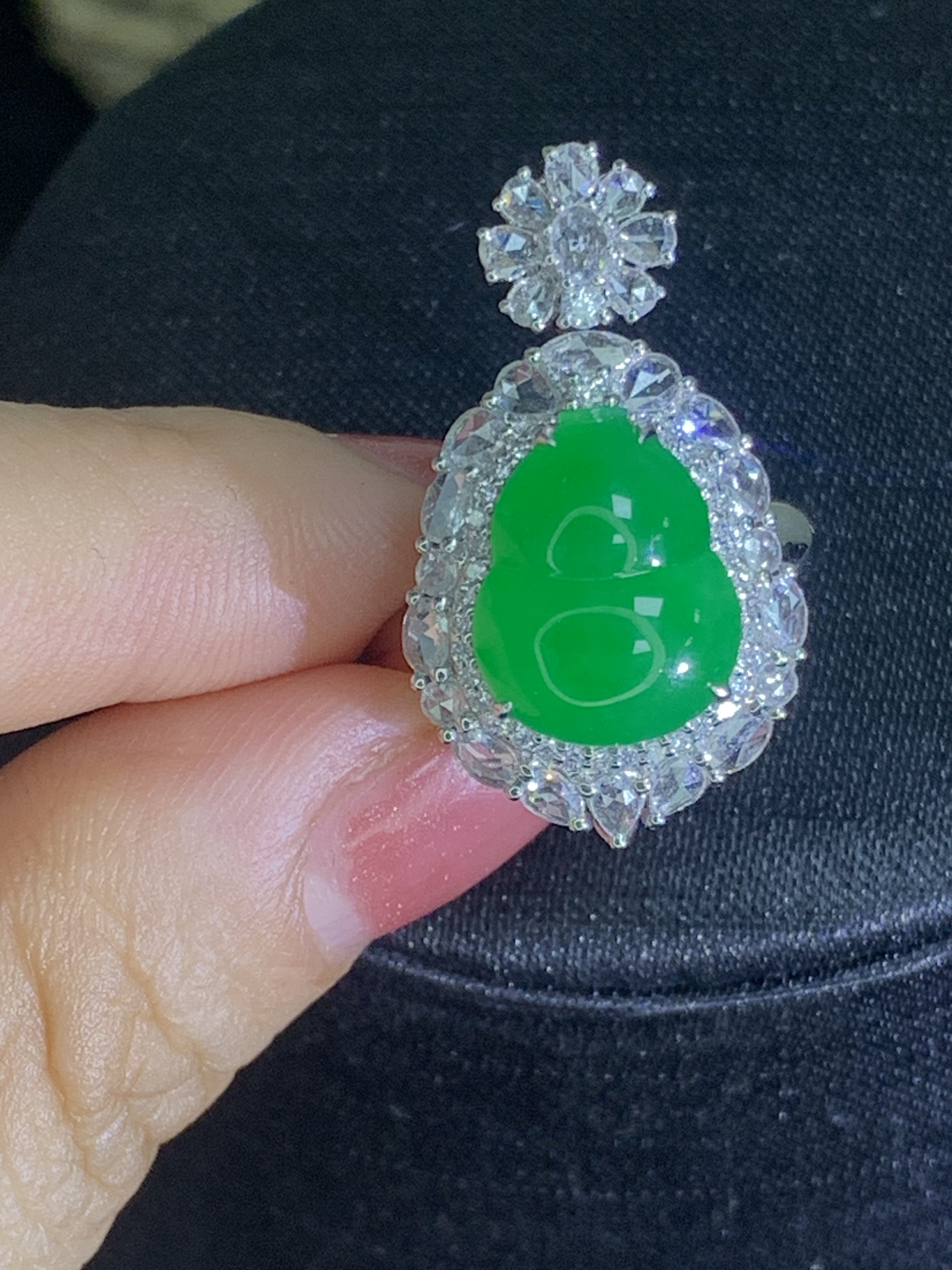 天然缅甸翡翠A货葫芦，满色葫芦戒指，18k金伴南非足返钻镶嵌