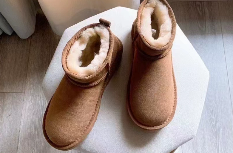 周冬雨同款羊皮雪地靴