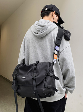 刘耀文宋亚轩同款背包斜挎包男大容量潮包骑行工装机能单肩邮差包