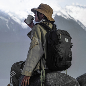 户外徒步登山包女款大容量轻便运动旅游双肩包轻量化防水旅行背包