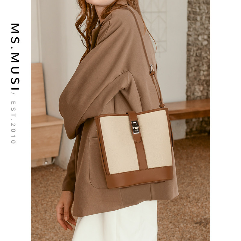 暮思小姐包包2021秋冬新款女包百搭真皮大容量牛皮水桶斜挎包时尚